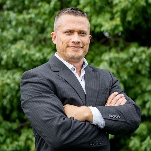 Land Listing Agent Photo