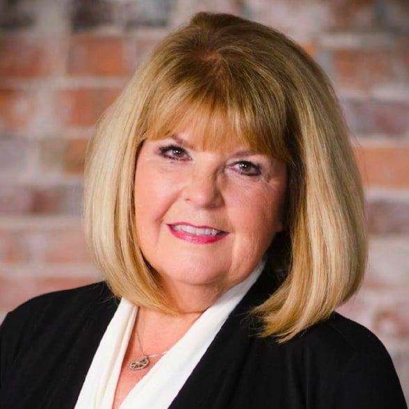 Land Listing Agent Photo