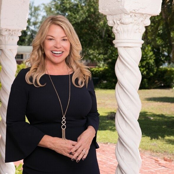 Land Listing Agent Photo