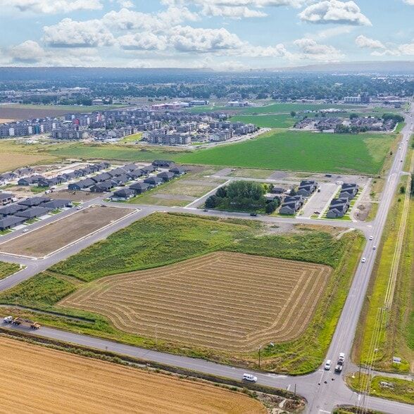 Land Listing Agent Photo