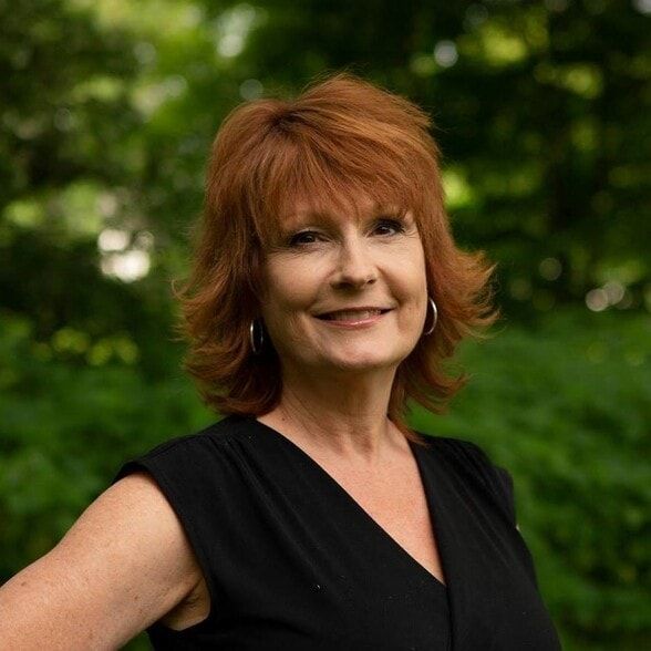 Land Listing Agent Photo