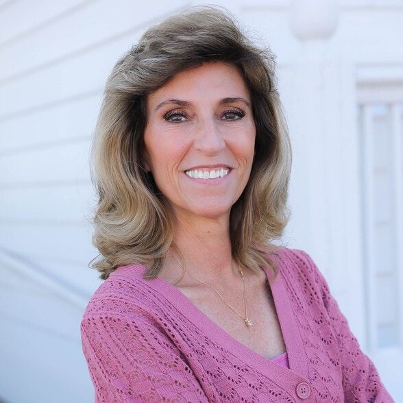 Land Listing Agent Photo