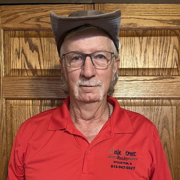 Land Listing Agent Photo