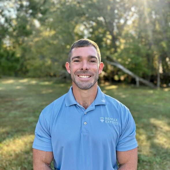 Land Listing Agent Photo