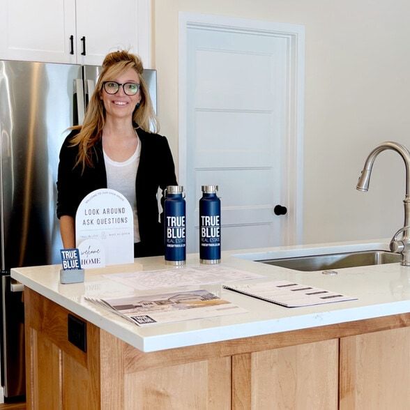 Land Listing Agent Photo