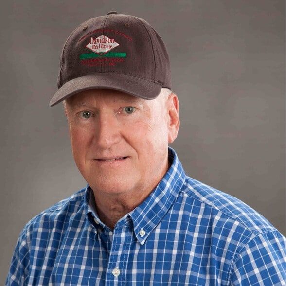 Land Listing Agent Photo