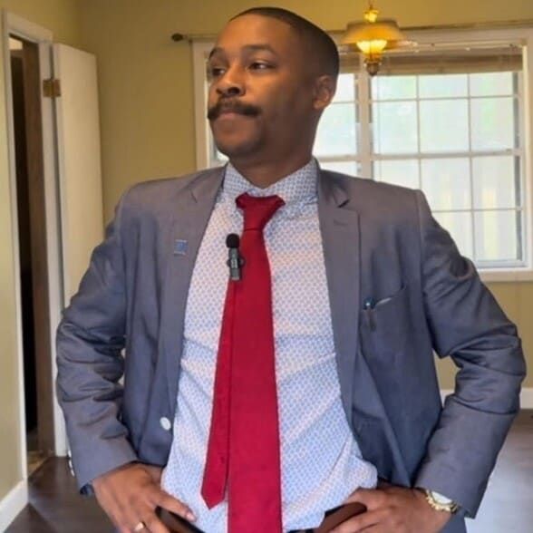 Land Listing Agent Photo