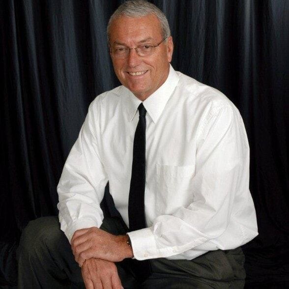 Land Listing Agent Photo