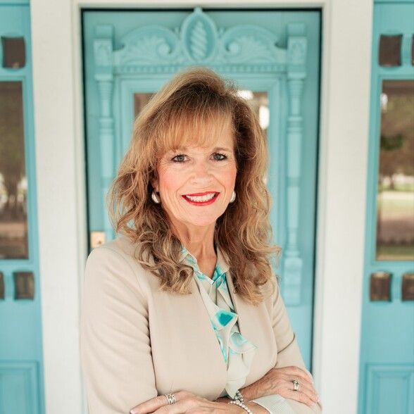 Land Listing Agent Photo