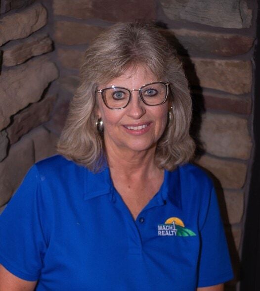 Land Listing Agent Photo