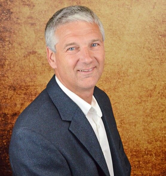 Land Listing Agent Photo