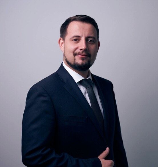 Land Listing Agent Photo