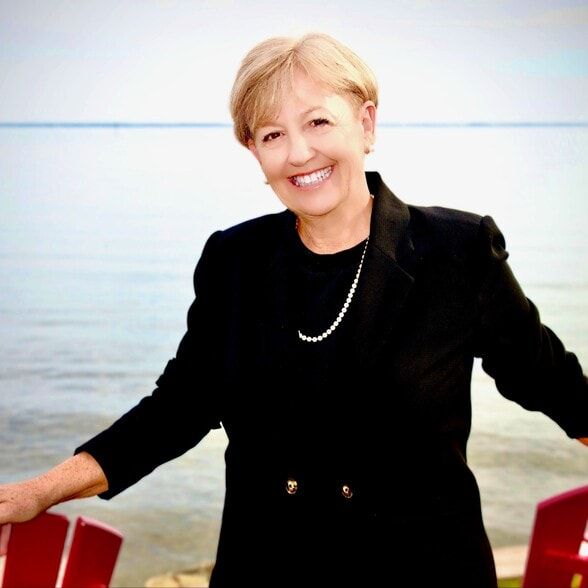 Land Listing Agent Photo