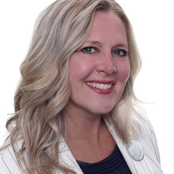 Land Listing Agent Photo