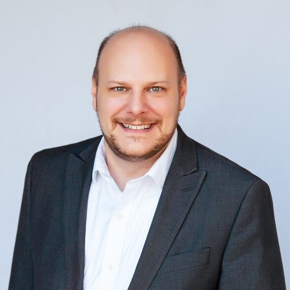 Land Listing Agent Photo