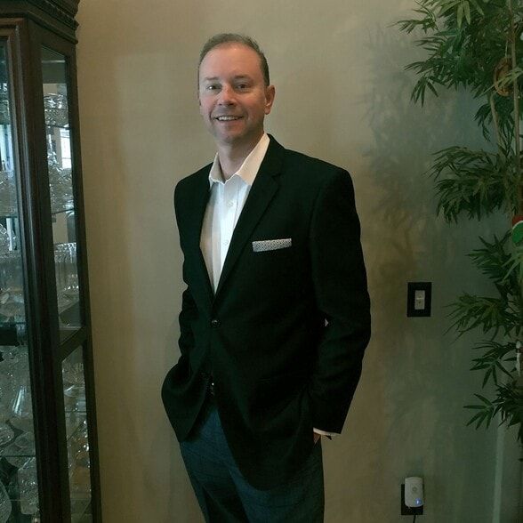 Land Listing Agent Photo