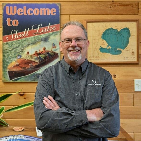 Land Listing Agent Photo