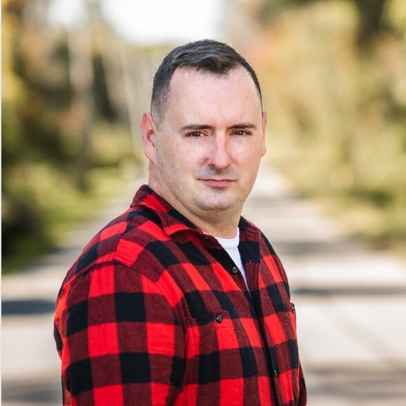 Land Listing Agent Photo