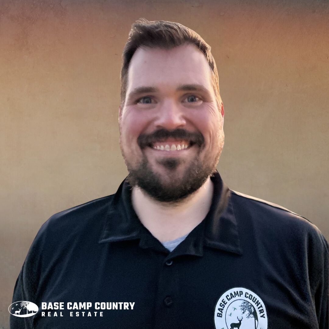 Land Listing Agent Photo