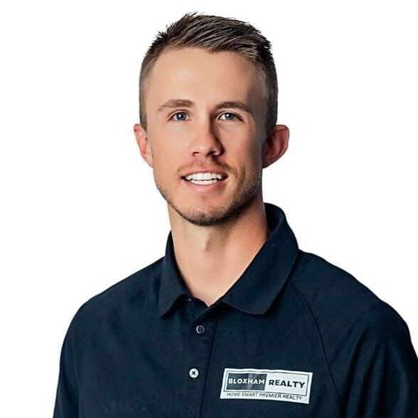 Land Listing Agent Photo