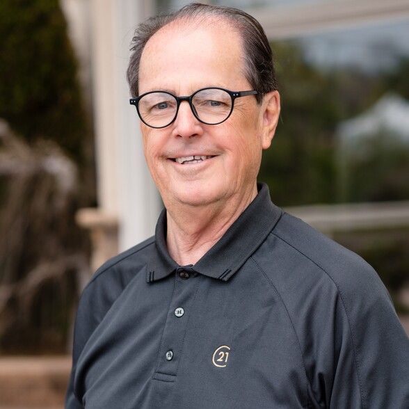 Land Listing Agent Photo