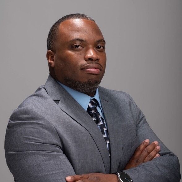 Land Listing Agent Photo