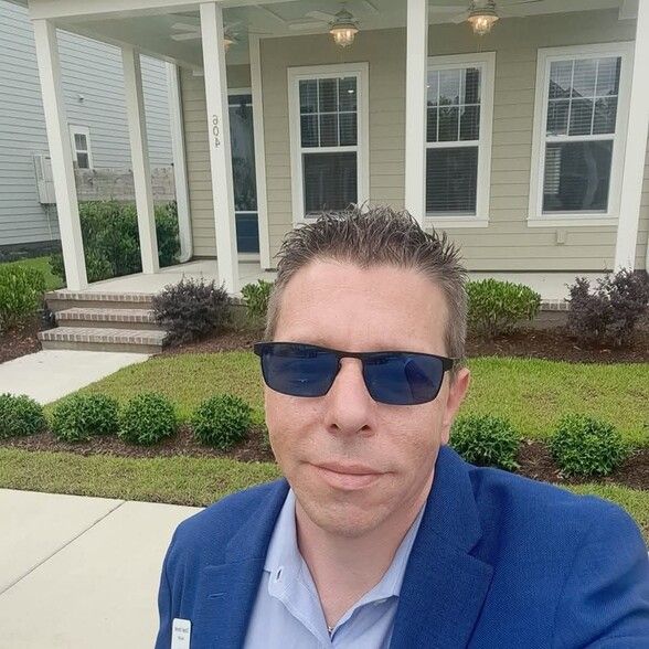 Land Listing Agent Photo