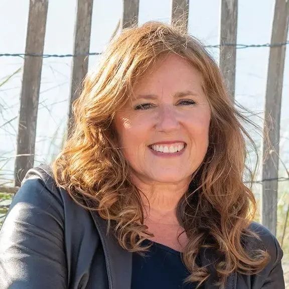 Land Listing Agent Photo