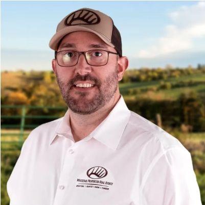 Land Listing Agent Photo