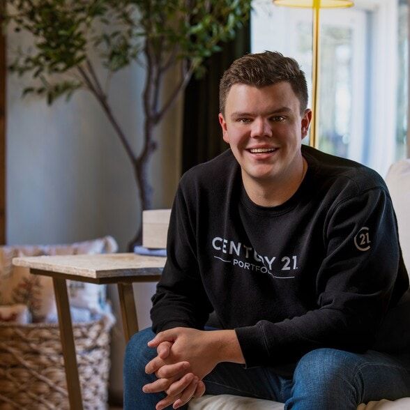 Land Listing Agent Photo