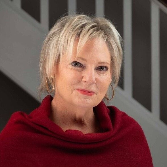 Land Listing Agent Photo