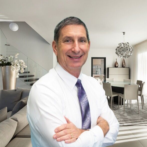 Land Listing Agent Photo