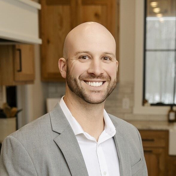 Land Listing Agent Photo