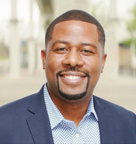 Land Listing Agent Photo