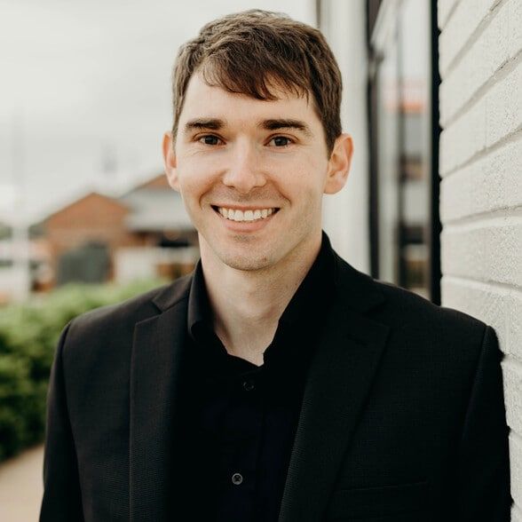 Land Listing Agent Photo