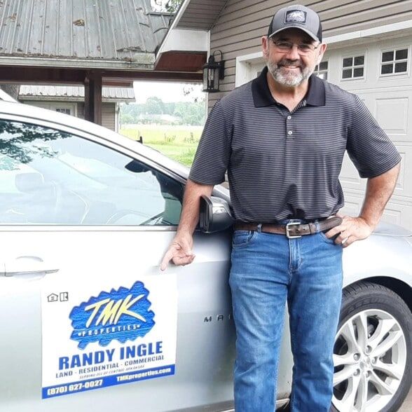 Land Listing Agent Photo