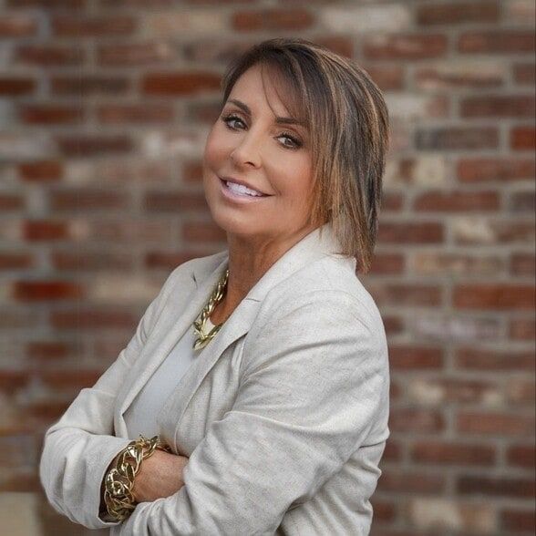 Land Listing Agent Photo