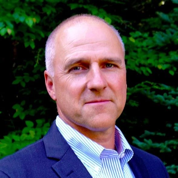 Land Listing Agent Photo