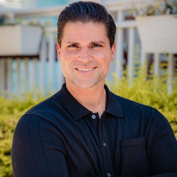 Land Listing Agent Photo