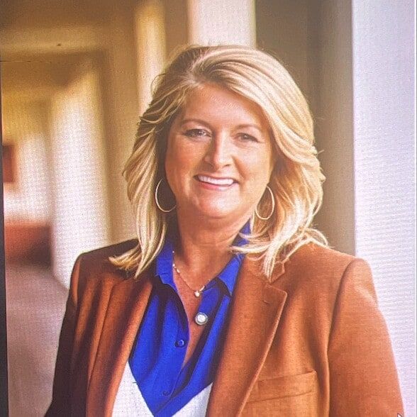 Land Listing Agent Photo