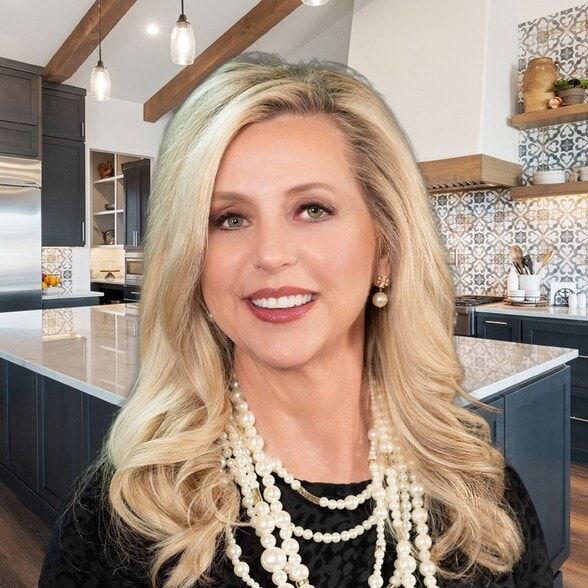 Land Listing Agent Photo