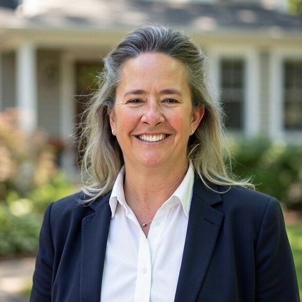 Land Listing Agent Photo