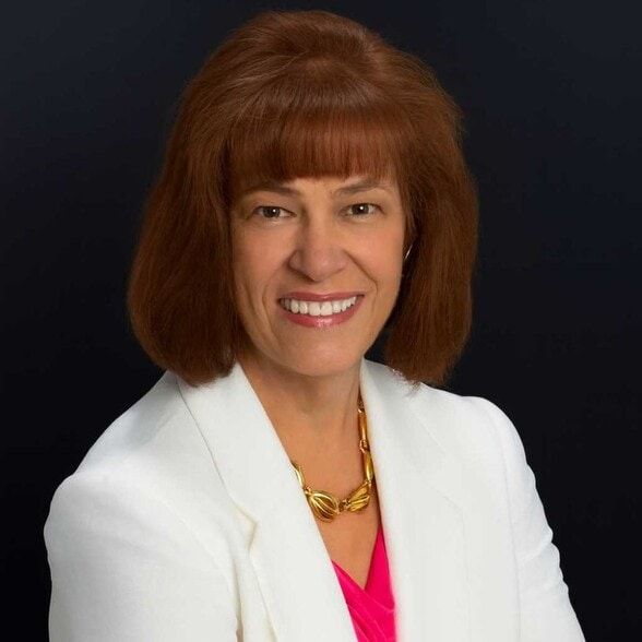 Land Listing Agent Photo