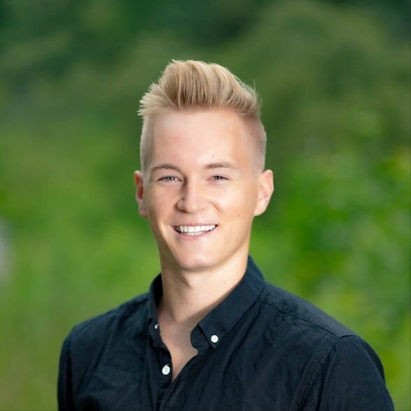 Land Listing Agent Photo