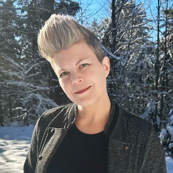 Land Listing Agent Photo