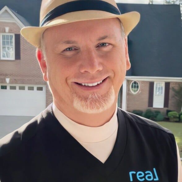 Land Listing Agent Photo