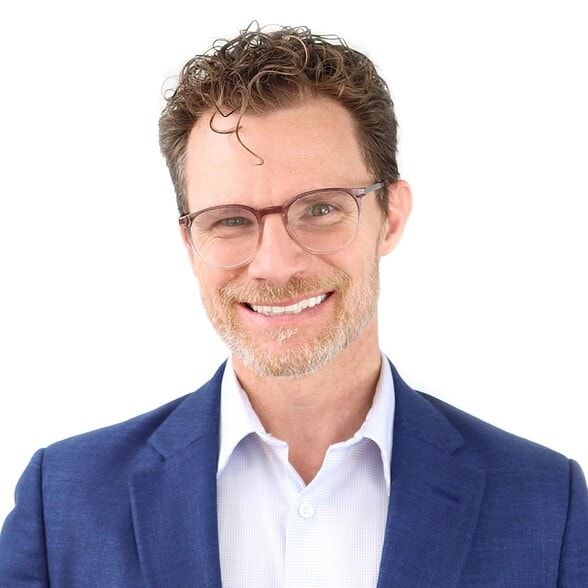 Land Listing Agent Photo