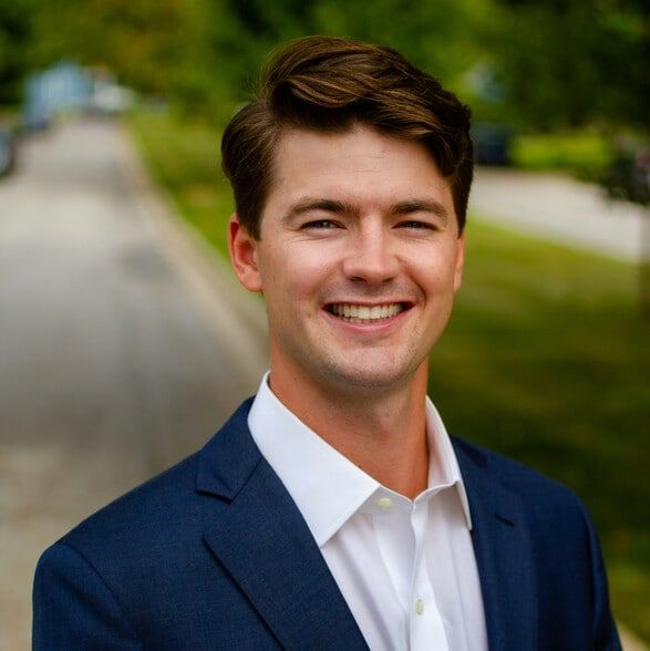 Land Listing Agent Photo