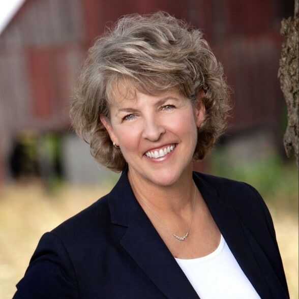 Land Listing Agent Photo