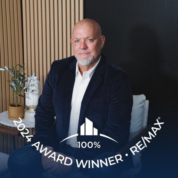 Land Listing Agent Photo